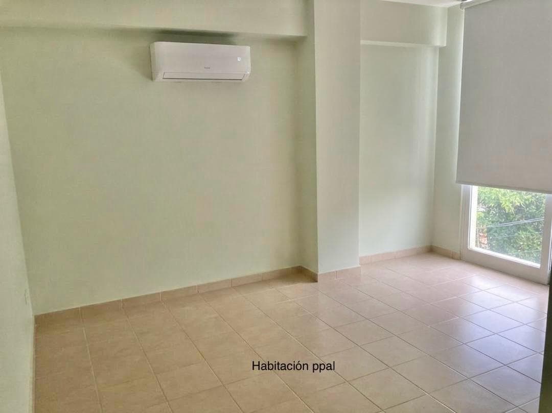 Habitación principal con aire acondicionado