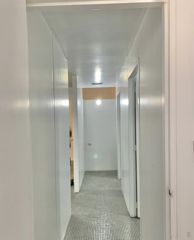 Pasillo interno que comunica los ambientes