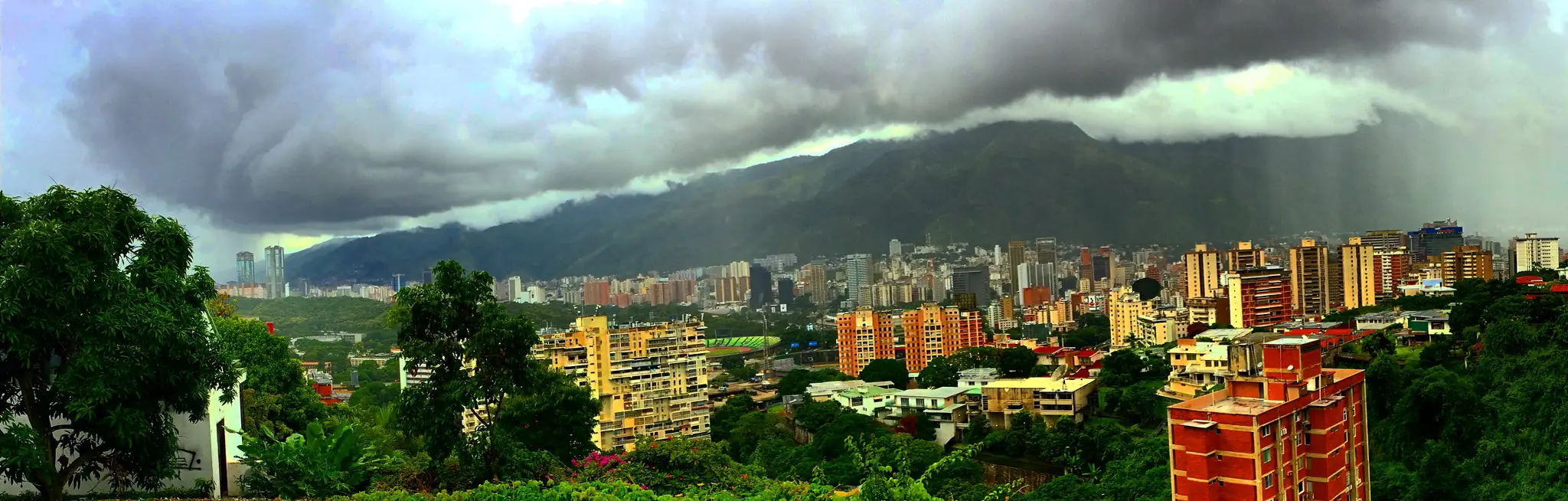 El Ávila under the clouds above the buildings of Bello Monte, from the viewpoint in the hills