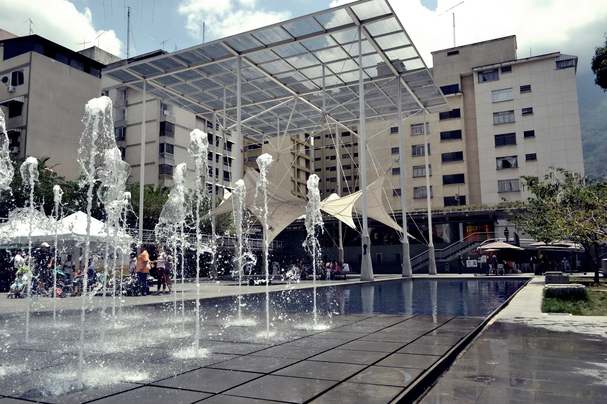 The fountains of Plaza Los Palos Grandes, surrounded by the neighbourhood’s buildings